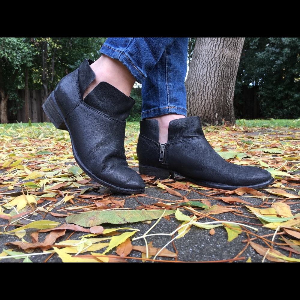 Seychelles Snare booties